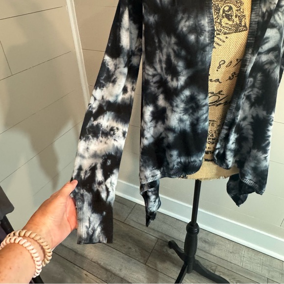 Volcom Black White Tie Dye Open Front Wrap Style Cardigan XS - S - Picture 2 of 8